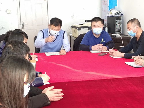 五大連池農場農業科技服務中心黨支部組織全體人員集中學習集團黨委擴大會議